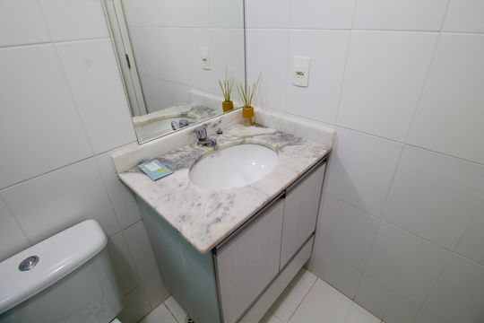 Banheiro Social de apartamento à venda com 2 quartos, 60m² em Tingui, Curitiba
