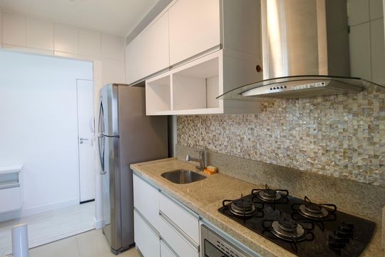 Cozinha de apartamento à venda com 2 quartos, 60m² em Tingui, Curitiba