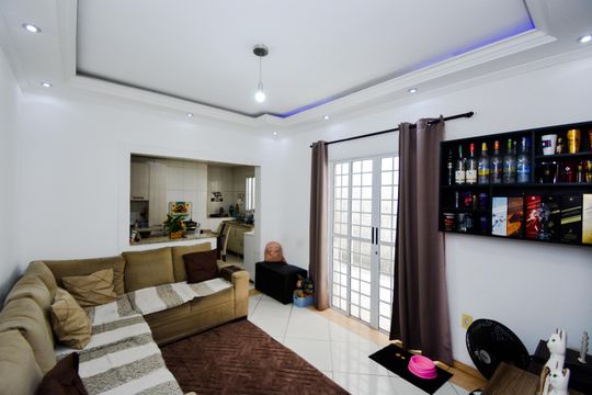 Casa para alugar com 4 quartos, 155m² em Jardim Vila Galvao, Guarulhos