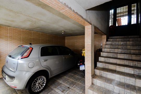 Garagem de casa para alugar com 4 quartos, 155m² em Jardim Vila Galvao, Guarulhos