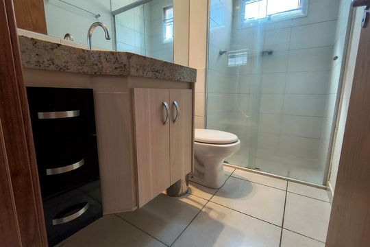 Banheiro de apartamento para alugar com 1 quarto, 45m² em Subsetor Sul - 7 (S-7), Ribeirão Preto