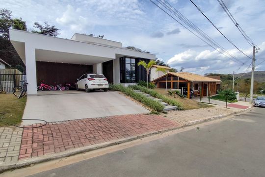 Fachada de casa de condomínio à venda com 4 quartos, 233m² em Várzea , Lagoa Santa