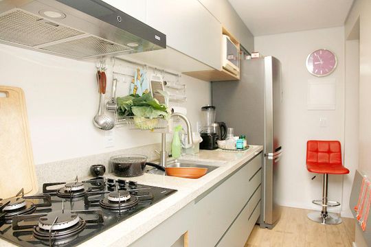 Cozinha + Área de Serviço de apartamento à venda com 1 quarto, 42m² em Rio Branco, Porto Alegre