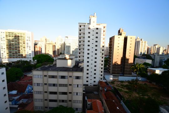 Vista da varanda da sala de apartamento para alugar com 1 quarto, 45m² em Vila Itapura, Campinas