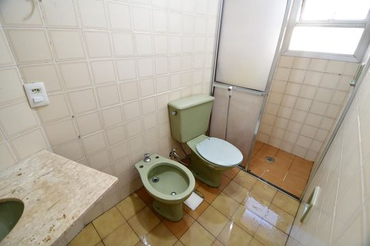 Banheiro de apartamento para alugar com 1 quarto, 45m² em Vila Itapura, Campinas