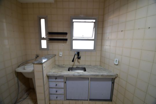 Cozinha/Área de serviço de apartamento para alugar com 1 quarto, 45m² em Vila Itapura, Campinas