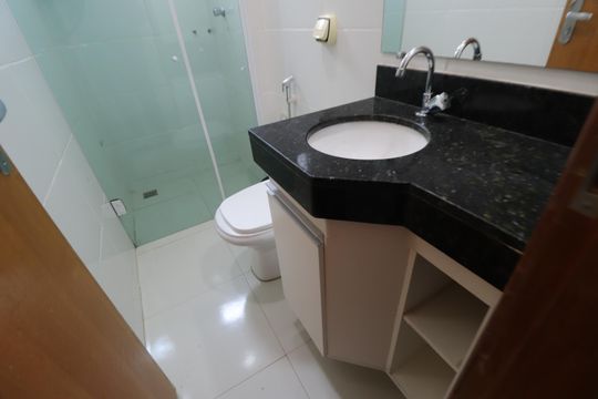 Banheiro Social de apartamento para alugar com 2 quartos, 60m² em Santa Mônica, Uberlândia