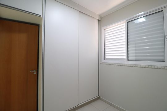 Quarto 1 de apartamento para alugar com 2 quartos, 60m² em Santa Mônica, Uberlândia