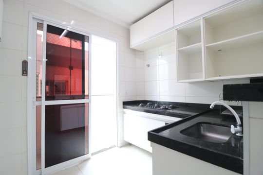 Cozinha de apartamento para alugar com 2 quartos, 60m² em Santa Mônica, Uberlândia
