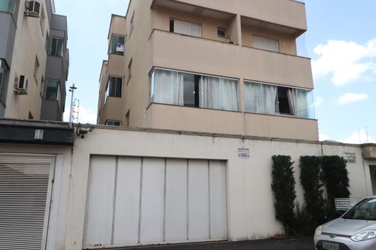 Plaquinha de apartamento para alugar com 2 quartos, 60m² em Santa Mônica, Uberlândia