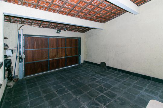 Garagem de casa à venda com 4 quartos, 153m² em Jardim das Imbuias, São Paulo