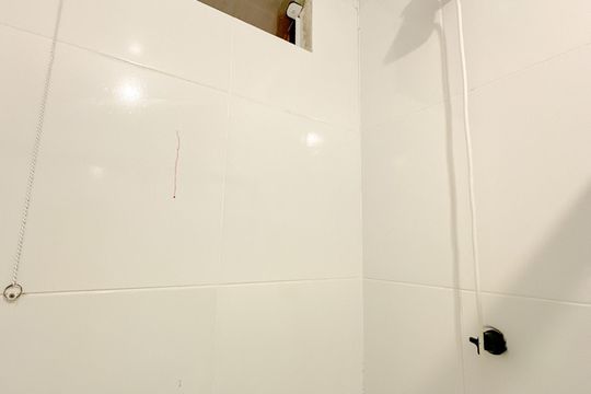 Banheiro de kitnet/studio para alugar com 1 quarto, 50m² em Ceniro Martins, São José