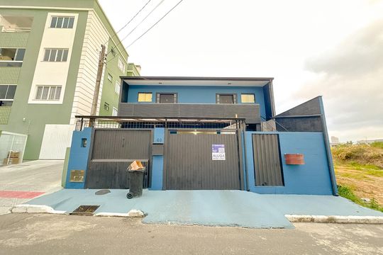 Fachada de apartamento para alugar com 2 quartos, 50m² em Ceniro Martins, São José