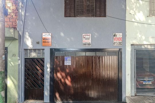 Fachada de casa à venda com 3 quartos, 250m² em Vila Jaraguá, São Paulo
