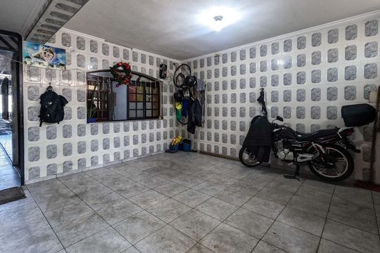 Garagem de casa à venda com 3 quartos, 250m² em Vila Jaraguá, São Paulo