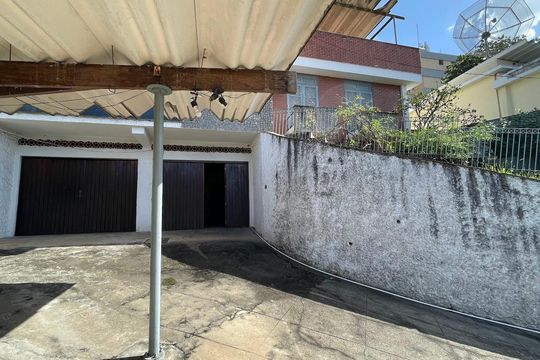 Garagem de casa à venda com 3 quartos, 520m² em Jardim Guanabara, Rio de Janeiro