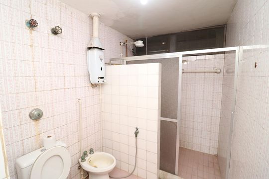 Banheiro social de casa à venda com 3 quartos, 520m² em Jardim Guanabara, Rio de Janeiro