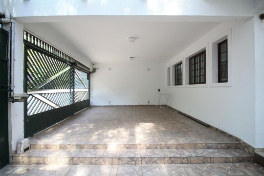 Garagem de casa à venda com 3 quartos, 260m² em Jardim Londrina, São Paulo