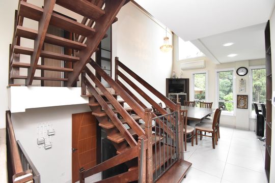 Sala de casa de condomínio para alugar com 4 quartos, 380m² em Ganchinho, Curitiba
