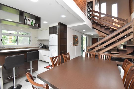 Casa de Condomínio para alugar com 4 quartos, 380m² em Ganchinho, Curitiba