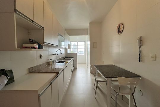 Cozinha de apartamento para alugar com 3 quartos, 100m² em Botafogo, Rio de Janeiro