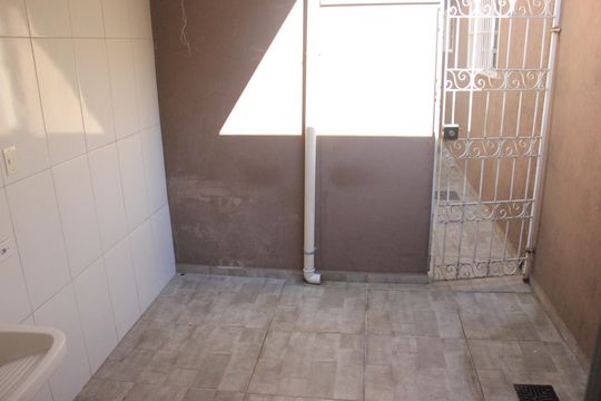 Quintal e lavanderia de casa para alugar com 1 quarto, 60m² em Cocaia, Guarulhos