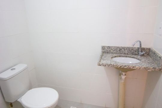 Banheiro social de apartamento para alugar com 2 quartos, 62m² em Q 3, Brasília