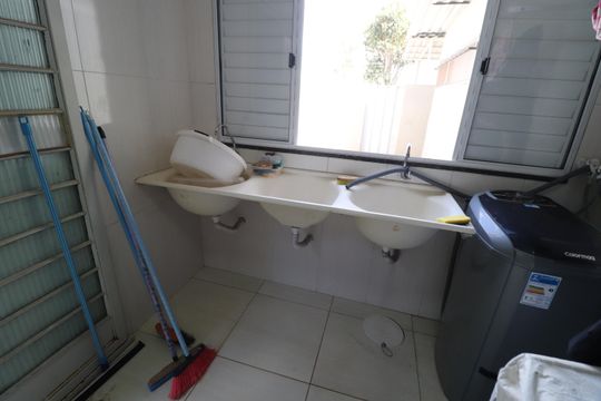 Área comum - Lavanderia de kitnet/studio para alugar com 1 quarto, 20m² em Martins, Uberlândia