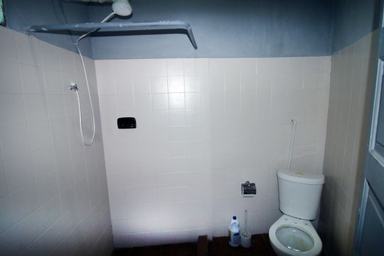 Banheiro de casa para alugar com 2 quartos, 100m² em Vista Alegre, Rio de Janeiro