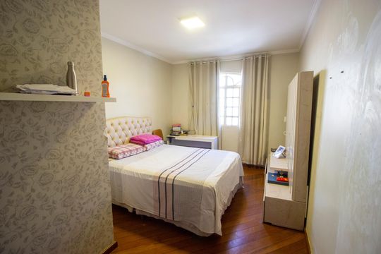 Casa à venda com 4 quartos, 345m² em Qs 5, Brasília