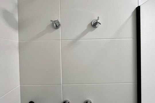 Banheiro de apartamento à venda com 1 quarto, 40m² em Centro, Campinas