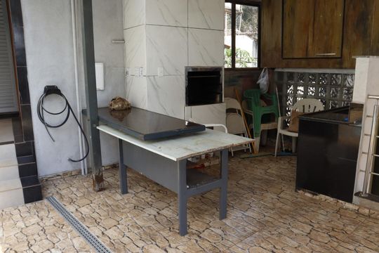 Casa à venda com 5 quartos, 500m² em Parque Amazonia, Goiânia