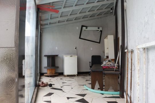 Casa à venda com 5 quartos, 500m² em Parque Amazonia, Goiânia