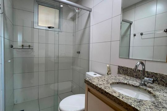 Banheiro de apartamento para alugar com 3 quartos, 88m² em Jundiaí, Anápolis