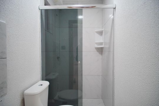 Banheiro de apartamento à venda com 2 quartos, 38m² em Canudos, Novo Hamburgo