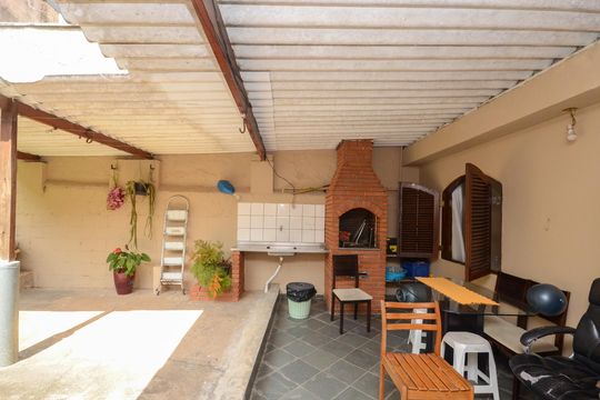 Churrasqueira de casa à venda com 2 quartos, 180m² em Parque Sao Domingos, São Paulo