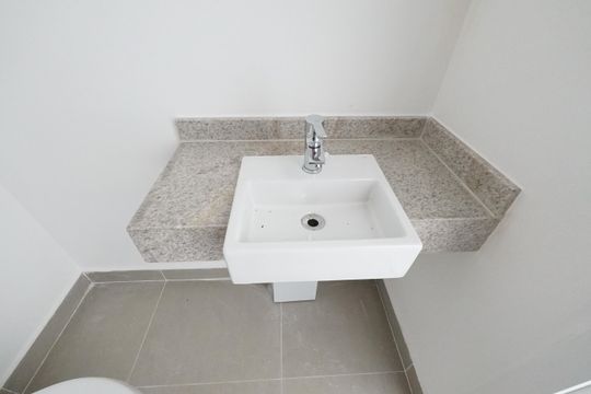 Banheiro de kitnet/studio à venda com 1 quarto, 24m² em Vila Mariana, São Paulo