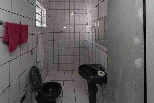 Banheiro da  Edícula de casa à venda com 3 quartos, 126m² em Aricanduva, São Paulo