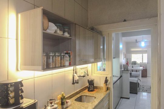 Corredor/Cozinha de casa à venda com 2 quartos, 60m² em Hípica, Porto Alegre