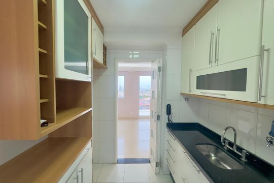 Cozinha de apartamento para alugar com 3 quartos, 86m² em Vila das Bandeiras, Guarulhos