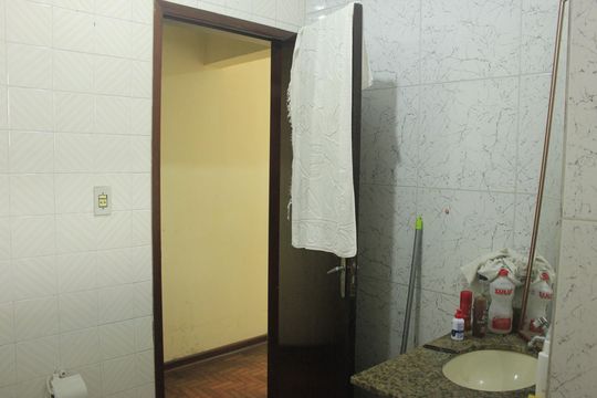 Banheiro social de apartamento à venda com 2 quartos, 74m² em Centro, Guarulhos