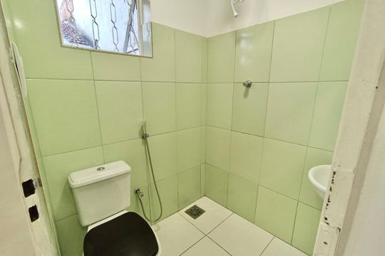 Banheiro  de kitnet/studio para alugar com 1 quarto, 20m² em Esplanada, Belo Horizonte