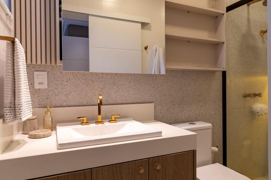 Banheiro de casa de condomínio à venda com 3 quartos, 214m² em Morro Santana, Porto Alegre