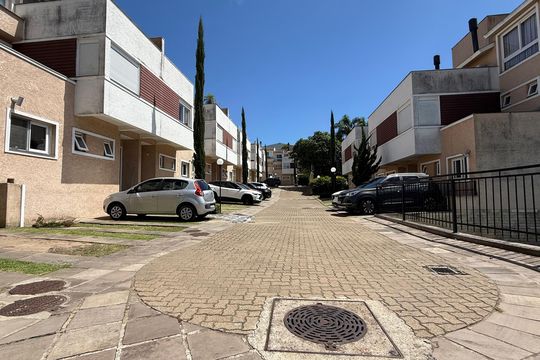 Área externa de casa de condomínio à venda com 3 quartos, 214m² em Morro Santana, Porto Alegre