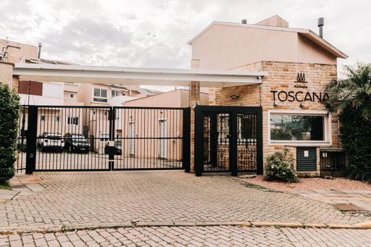 Fachada de casa de condomínio à venda com 3 quartos, 214m² em Morro Santana, Porto Alegre