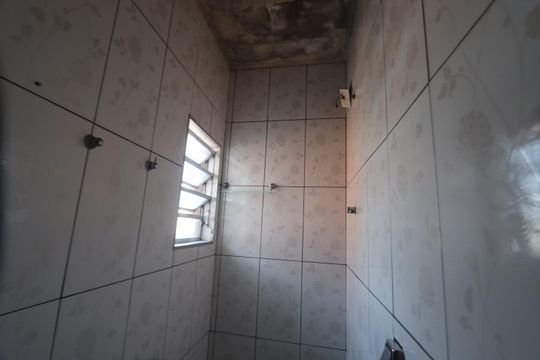 Banheiro da Suíte de casa para alugar com 2 quartos, 163m² em Vila Alzira, São Paulo