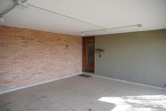 Garagem de casa de condomínio à venda com 3 quartos, 363m² em Morada dos Pássaros, Barueri