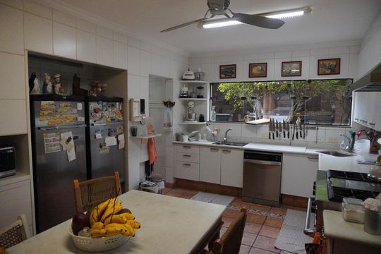 Cozinha de casa de condomínio à venda com 3 quartos, 363m² em Morada dos Pássaros, Barueri