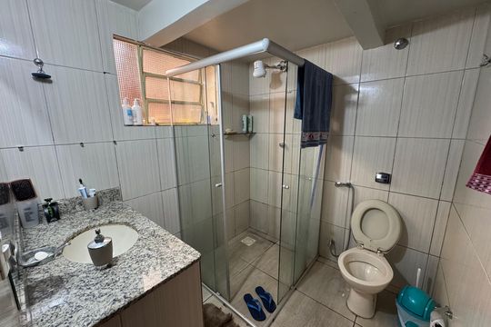 Banheiro de casa à venda com 4 quartos, 125m² em Taguatinga, Brasília