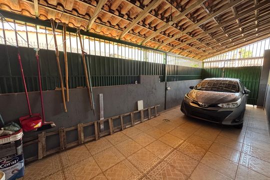 Garagem de casa à venda com 4 quartos, 125m² em Taguatinga, Brasília